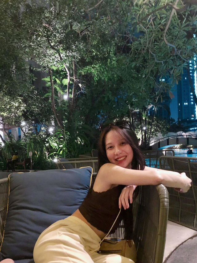 พักผ่อนในโรงแรมที่เหมือนมีโอเอซิสใจกลางสาทร🌱