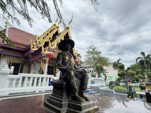 สักการะพระราชาผู้กอบกู้ชาติไทย 