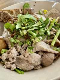 高雄大立百貨A館電影院旁邊（大城老船麵）美食小吃.值得推薦大家