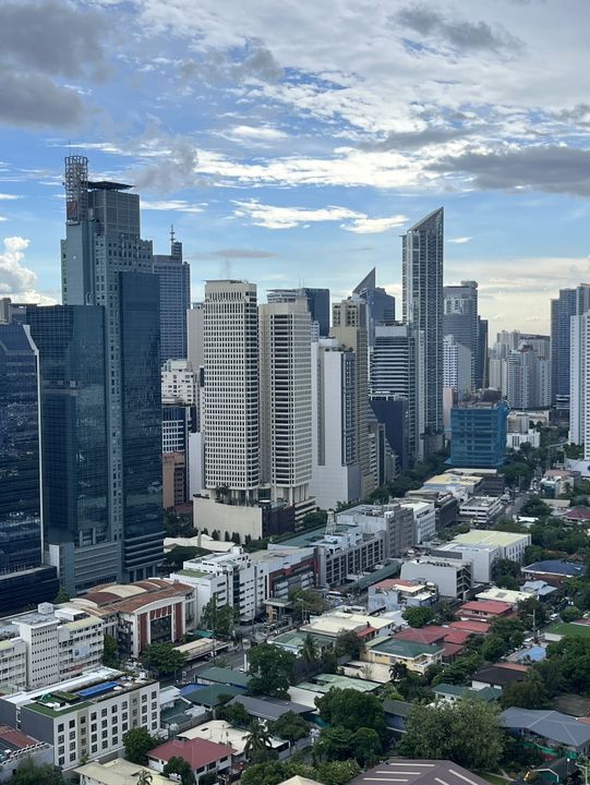 🇵🇭 Half a Day in Manila: From Colonial Streets to Coastal Malls 🏛️🌊🛍️