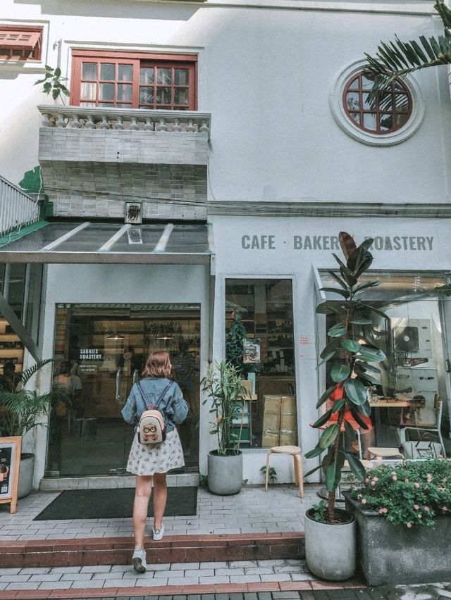 Sarnies Roastery – A Calm & Cozy Café Morning in Bangkok 🌿☕📍