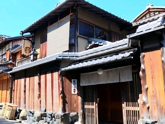 Kyoto’s Tatami Starbucks – A Coffee Shop Steeped in Tradition