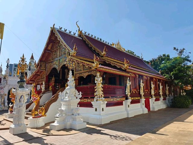 Temple Hopping Like a Pro in Mueang