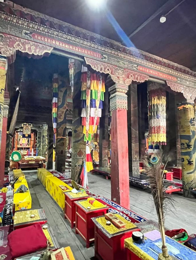 📿 席力图召 Xilituzhao Temple – Hohhot’s Grand Lama Temple Across from Dazhao