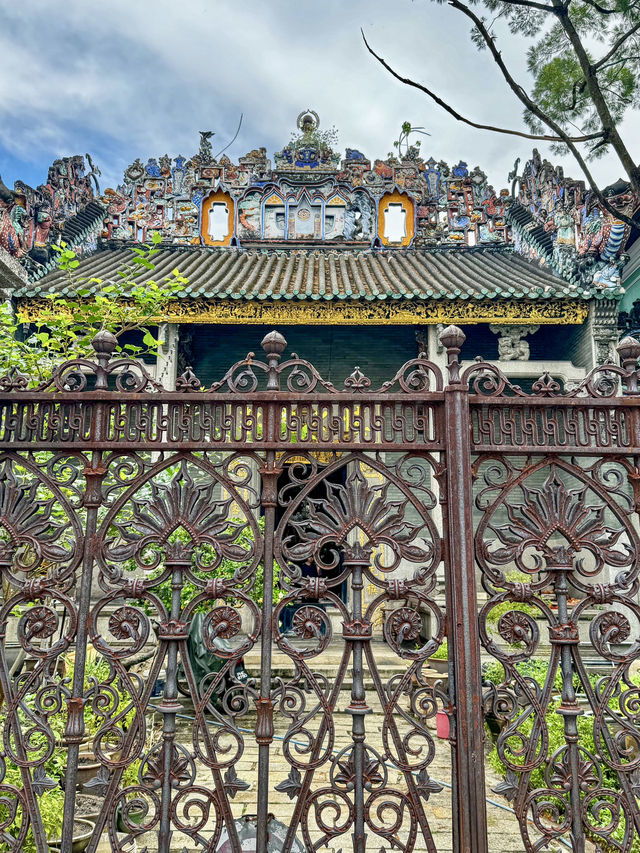 Lost in the beauty and stories of Pinang Peranakan