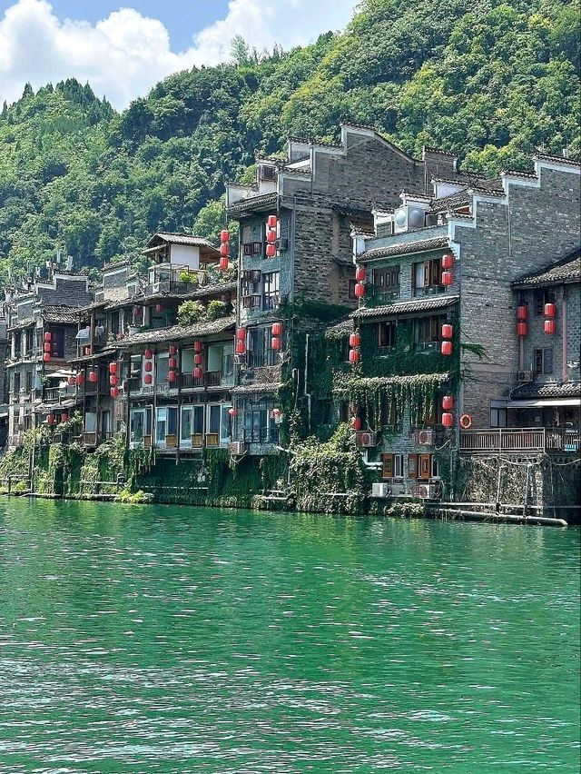 “The Emerald Ribbon of Zhenyuan”