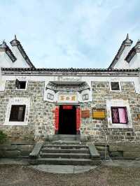 River Bends and Chill Streets in Zhenyuan Ancient Town