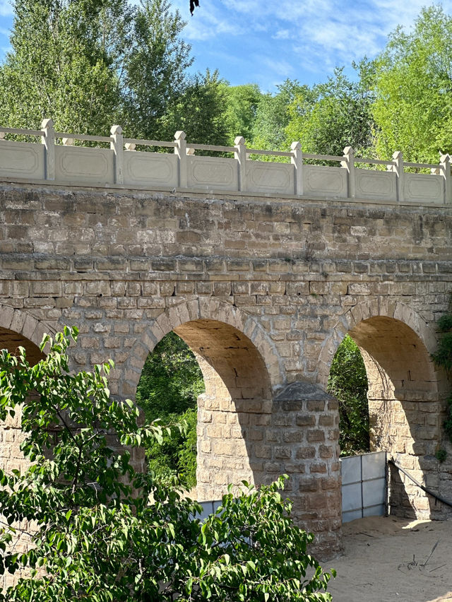 Hongshixia (Red Stone Gorge) 