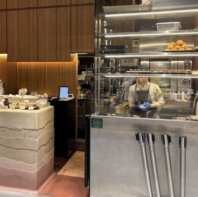 【東京/虎ノ門🇯🇵】あのブランドロゴみたいなアイス🍦dolce tacubo caffe 【東京/虎ノ門🇯🇵】あのブランドロゴみたいなアイス🍦dolce tacubo caffe