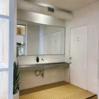 คาเฟ่ในตึกใหญ่ย่านโฮจิมินห์ The Cafe Apartments