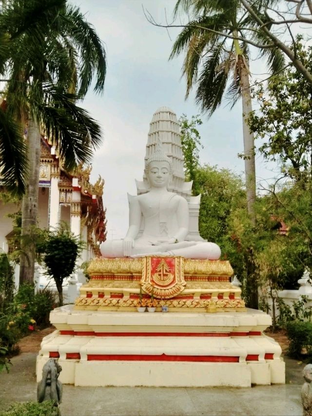 มาเมืองเก่าที่วัดมหาธาตุเพชรบูรณ์กันไหม?