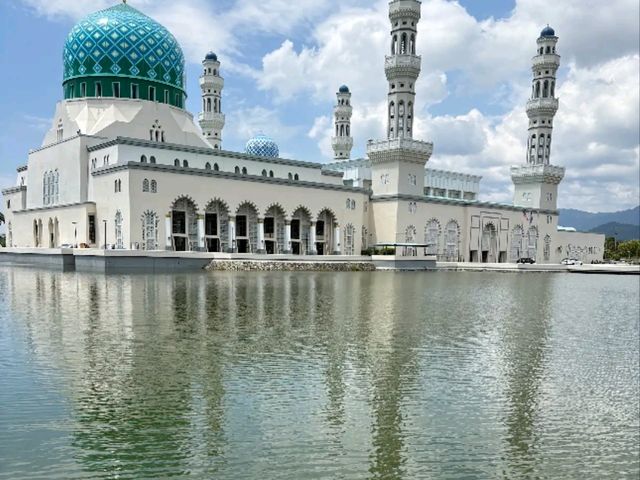 Visiting the Floating Mosque of Kota Kinabalu: City Mosque Travel Guide