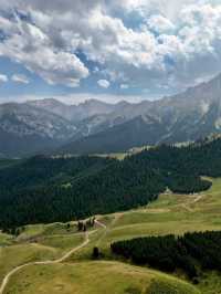 Mini Road Trip in Xinjiang: Yizhao Highway, Heavenly Horses & the Azure Lake