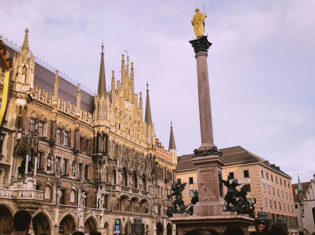 เดินเล่นที่ Marienplatz ใจกลาง Munich