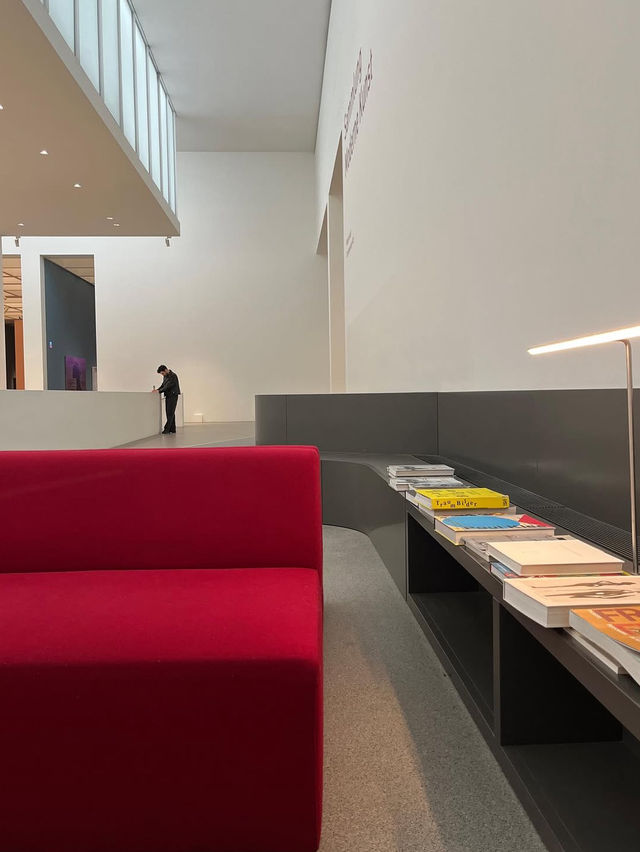 🖼️現代アートの最前線を体験「ミュンヘン現代美術館（Museum Brandhorst）」✨