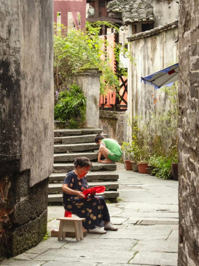 📍 Hongjiang Ancient Commercial City