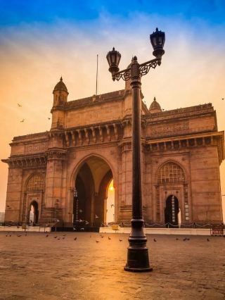 A glimpse into the wealth gap in Mumbai