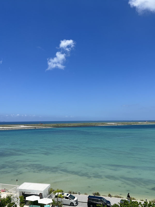 晴天下悠閒逛瀨長島建築群  