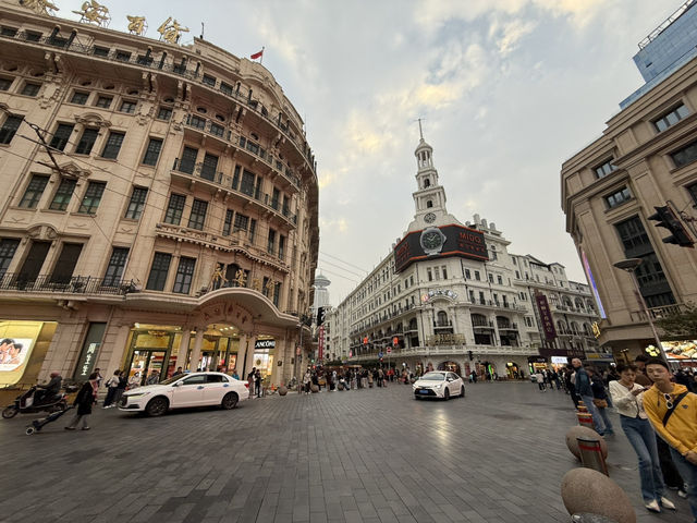 ถนนคนเดินหนานจิง (Nanjing Road Pedestrian Street) 