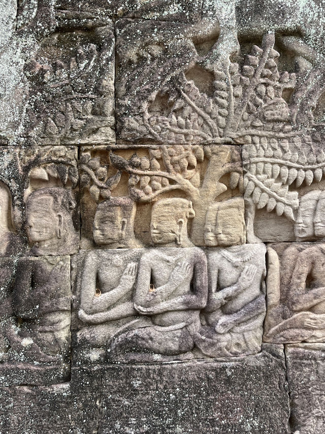 🇰🇭Cambodia's Stone Poetry: Where Gods Dance on Temple Walls! 🏛️