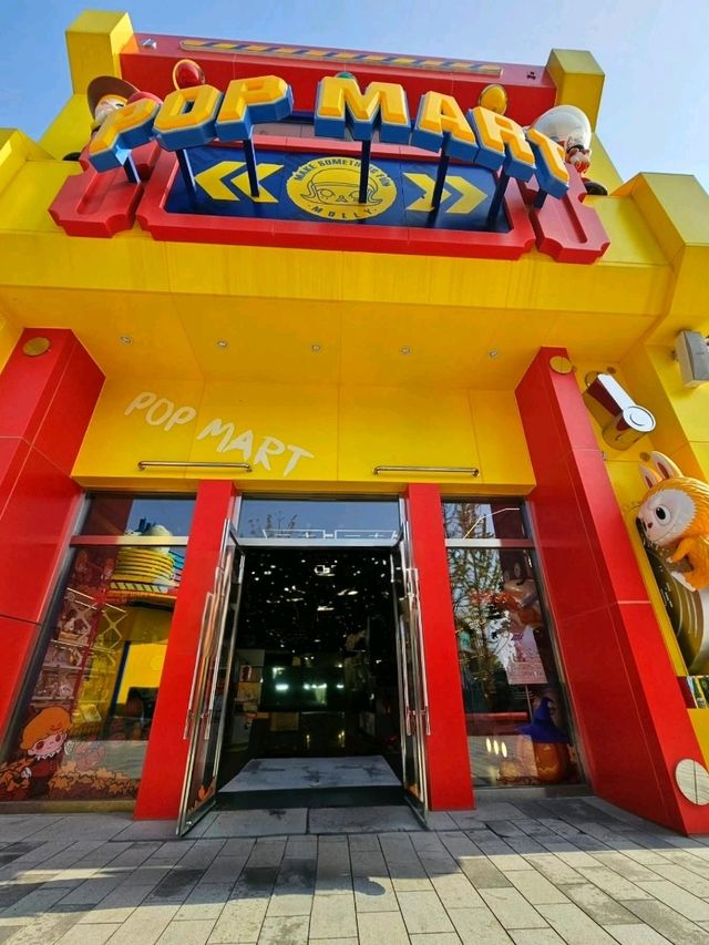 “Universal Studios Beijing: A Halloween Spectacular of Fear and Fun”
