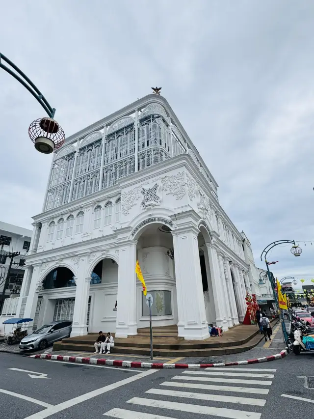 漫步於普吉島舊城區，感受白天的悠閒氛圍