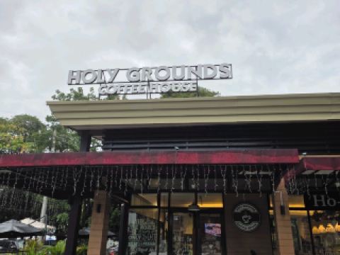 蘇比克灣的Holly Grounds咖啡店