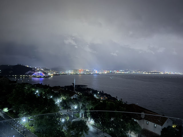 Warm Light by Erhai Lake ✨ Warm Light by Erhai Lake ✨