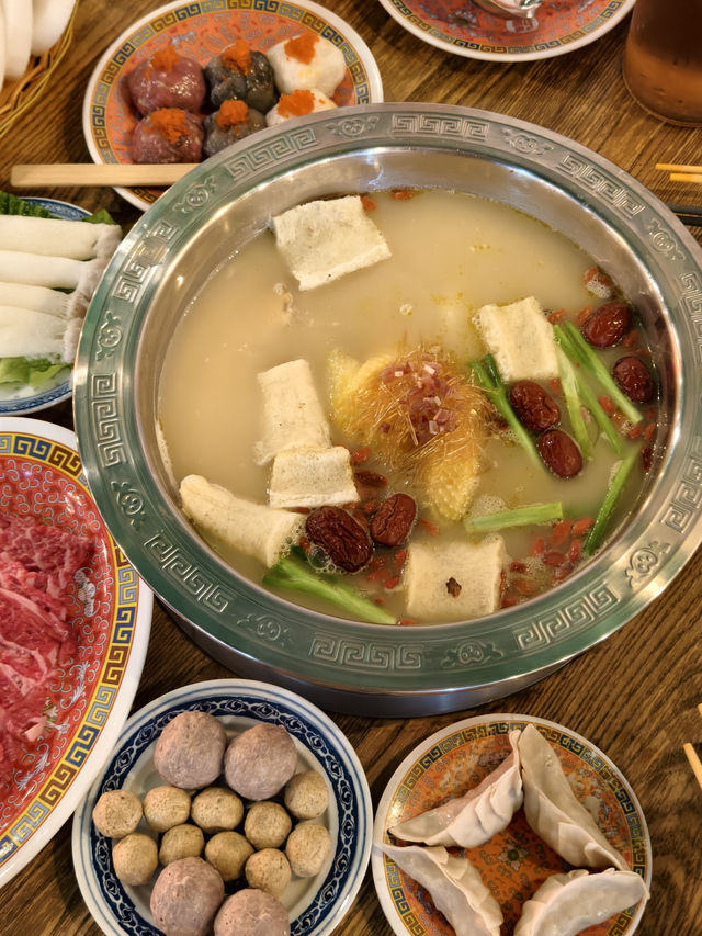 七十年代風裝修火鍋店，抵食二人套餐