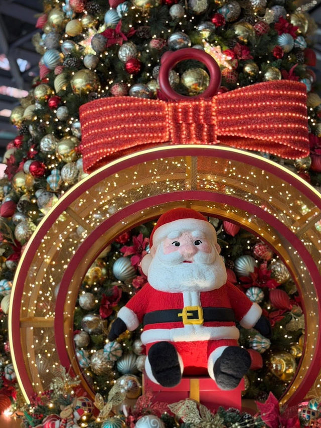 Where Neon Bows Meet Digital Snow: Christmas in Hong Kong's Concrete Canyon Where Neon Bows Meet Digital Snow: Christmas in Hong Kong's Concrete Canyon