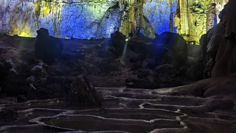 地球の奥深くに隠された「幻想的な棚田」。 — traveler post in 美祢