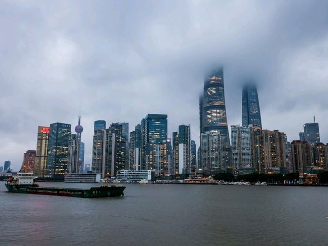 ✨🌆 Glittering Nights on the Bund: Shanghai’s Skyline Walk ✨🌆