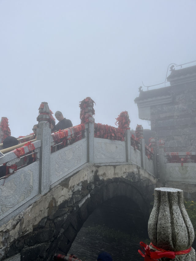 挑戰1200級台階，只為一睹紅雲金頂！