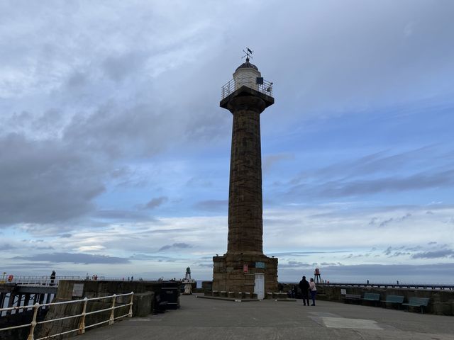 🏰 Whitby Harbour East Lighthouse 🌊