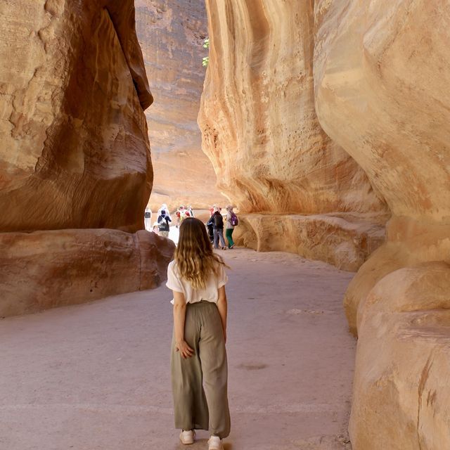 Gateway to Petra's Ancient Secrets 🚶‍♂️