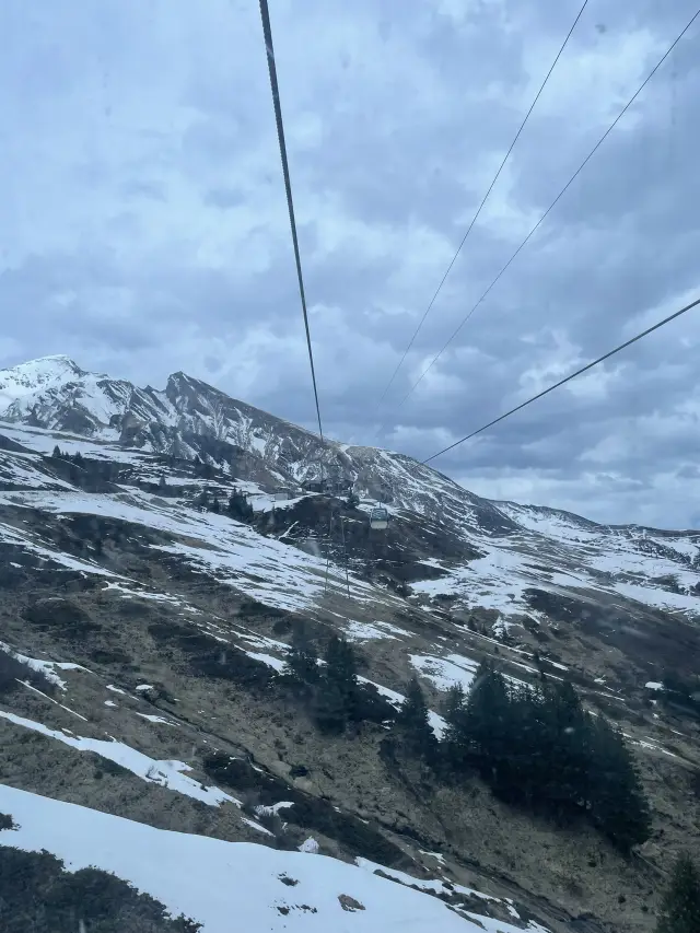 Enjoy the Scenic Cable Car Ride in Grindelwald, Jungfrau Region, Switzerland!