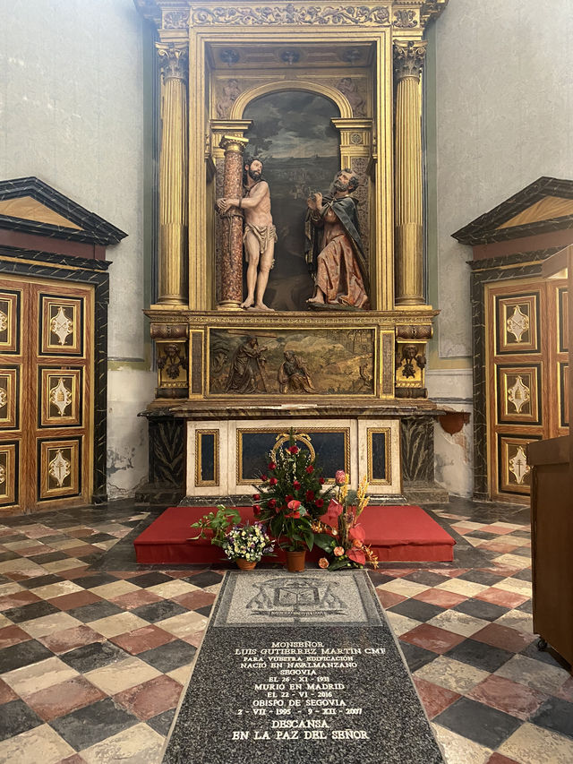 A Majestic Christmas Tree at the Alcázar
