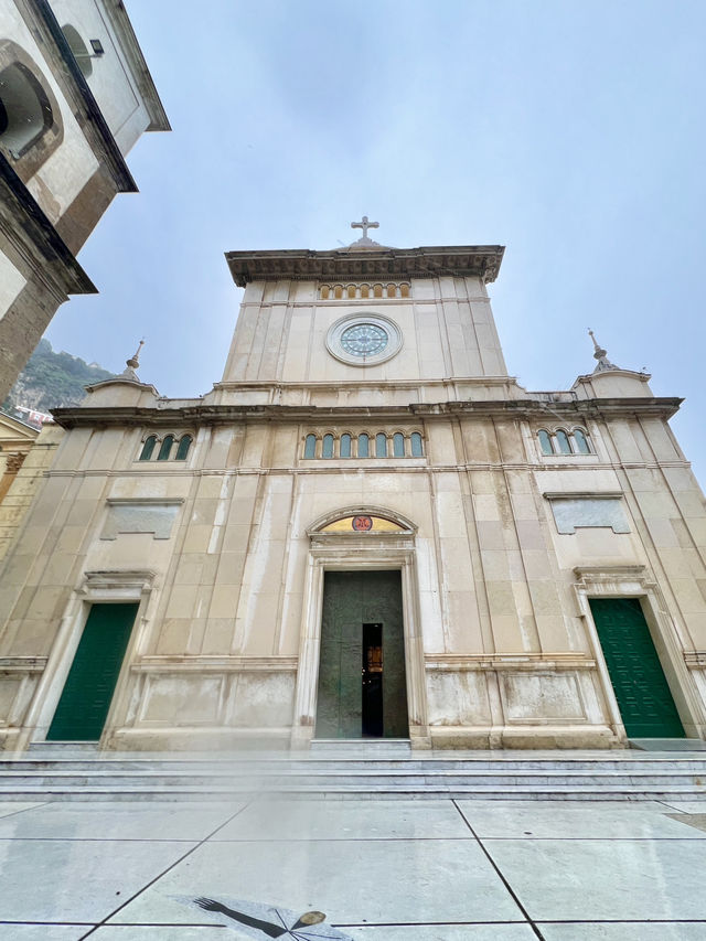 포지타노 Chiesa di Santa Maria Assunta
