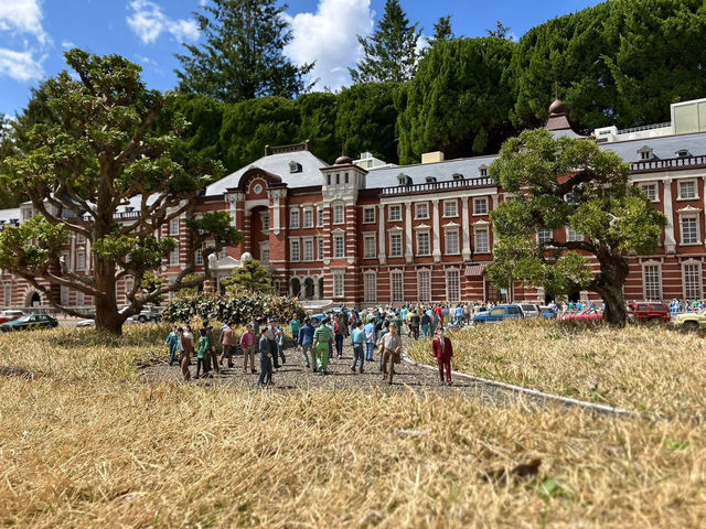 A large collection of famous buildings from around the world