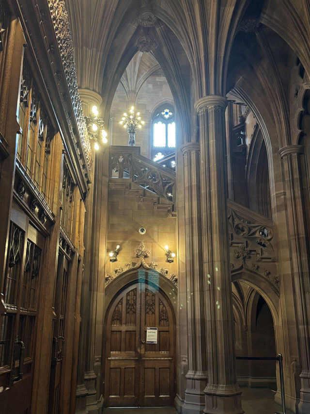 🇬🇧 約翰·萊蘭茲圖書館（John Rylands Library）📖