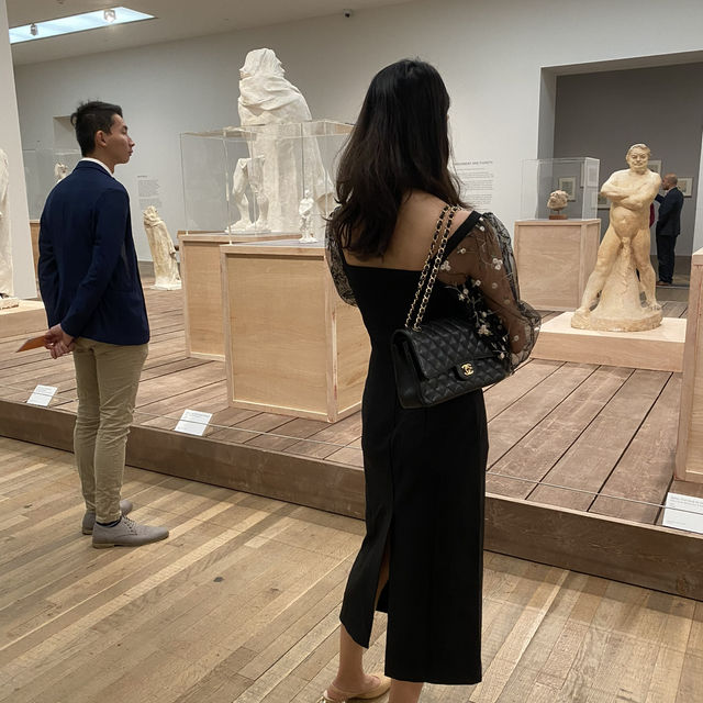 🖼️✨ Tate Modern: Where Art Meets the Thames 🎨🌉
