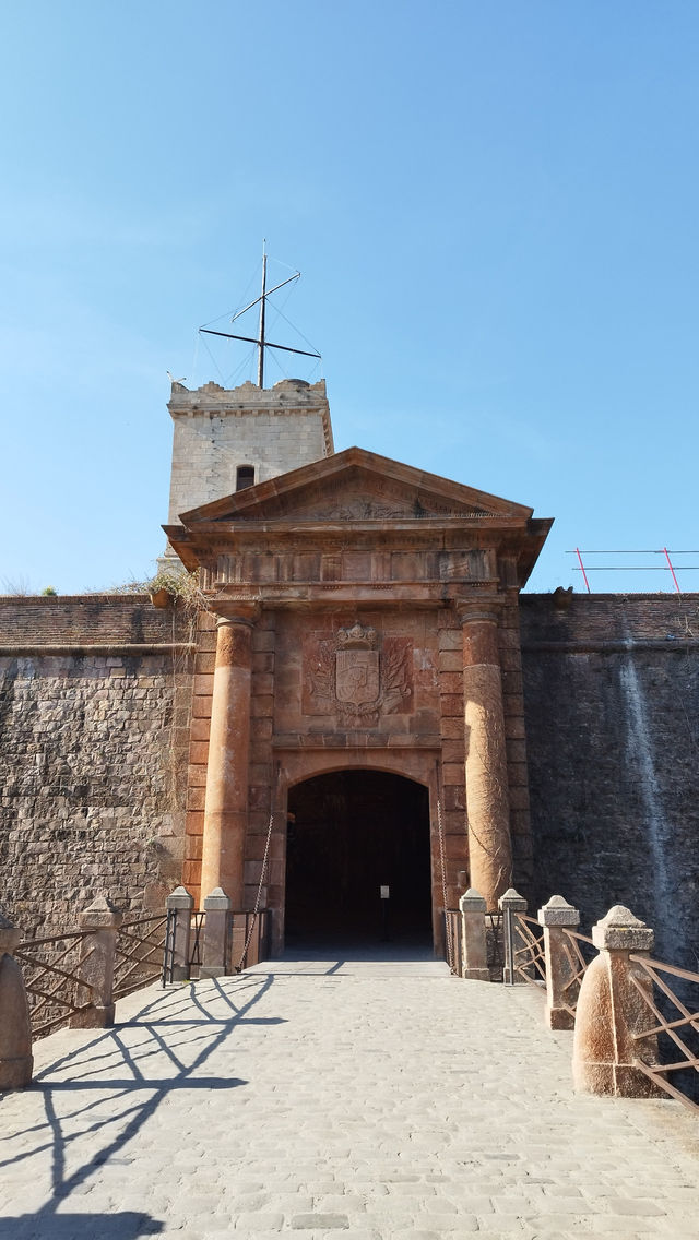 🏰 Afternoon at Montjuïc Castle – best views & living history