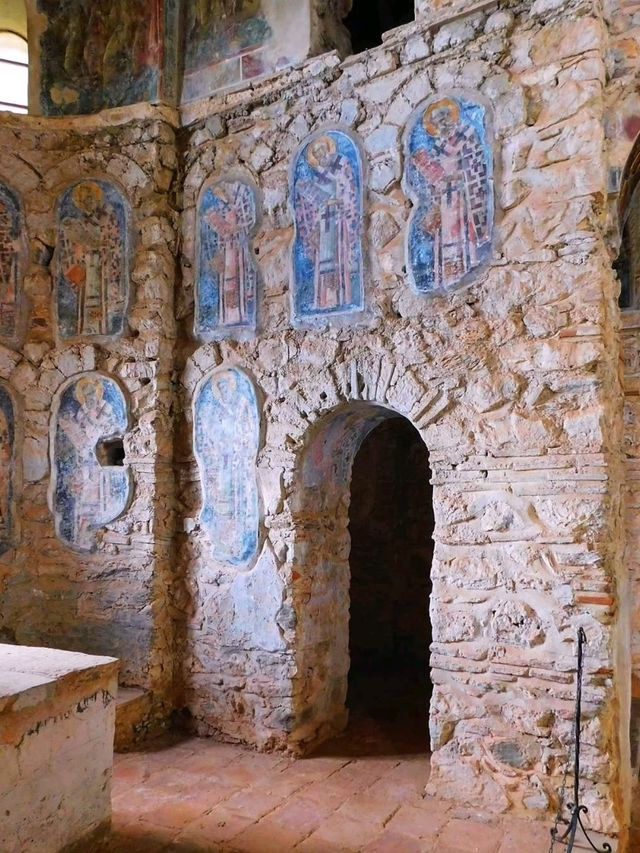 🏰 Mystras – The Byzantine Ghost City of the Peloponnese