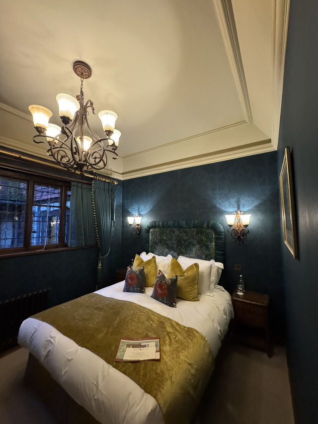 1 Night & Day at Hever Castle 1 Night & Day at Hever Castle