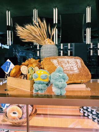 Edible History: Turning Golden Gods and Chocolate Twigs into the Ultimate Chinese Souvenirs 🇨🇳