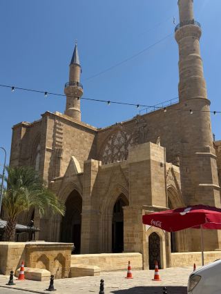 🇨🇾🌊 Cyprus 5 Days 4 Nights — Beautiful beaches, old town, cafes, and mountain villages.