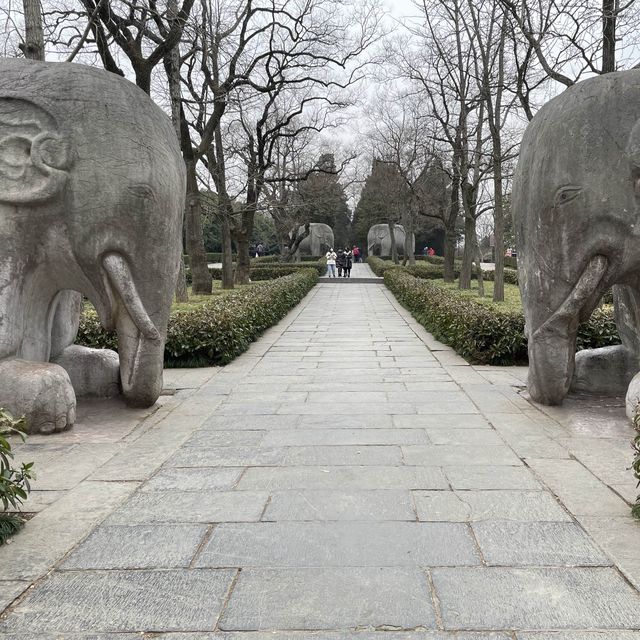 600年の眠りから蘇って来そうな石像にドッキリ、明孝陵