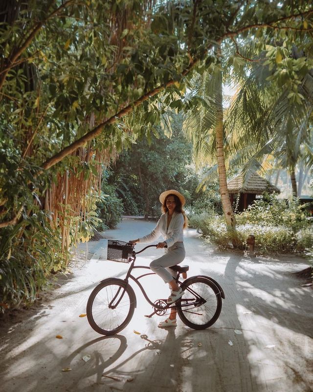 Biking to the Beach: A Daily Choice in Paradise 🚲🏝️