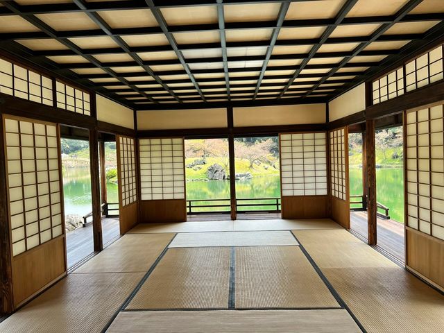 🎈高松栗林公園，一個小眾但是充滿趣味的地方，這裡遊客較少、酒店價格實惠、當地居民淳樸友善，是一個非常好的旅遊目的地
