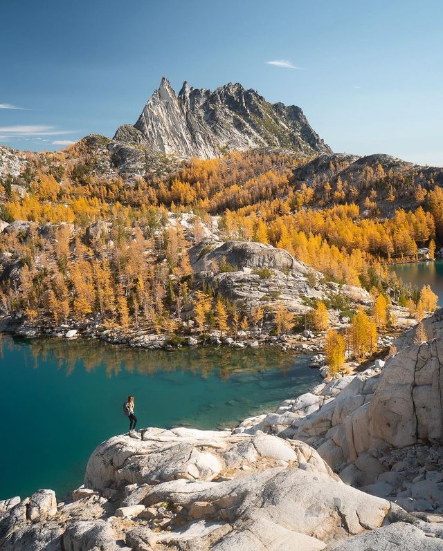 Beyond the Northeast: A Journey Through America's Autumn Tapestry! 🍂